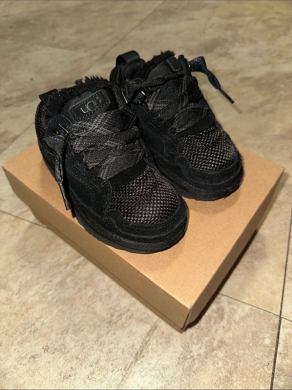 UGG Kids Black Mixed-Texture Lace-Up Sneaker